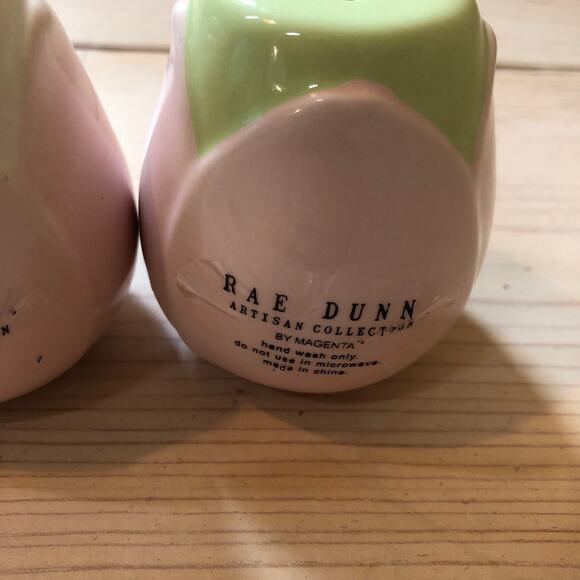 Rae Dunn Artisan Collection by Magenta NWOT Tulip Salt and Pepper Shakers - Picture 4 of 5